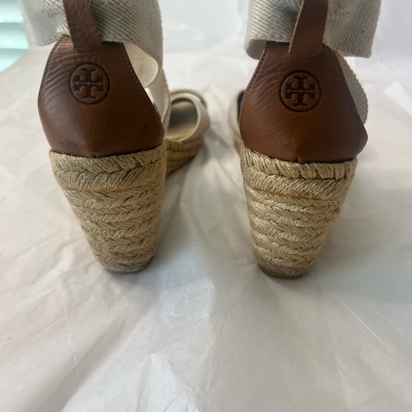 TORY BURCH Cream Wedge Sandals - Picture 6 of 16